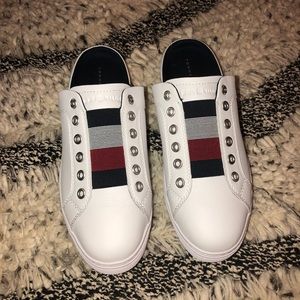 Tommy Hilfiger slides!